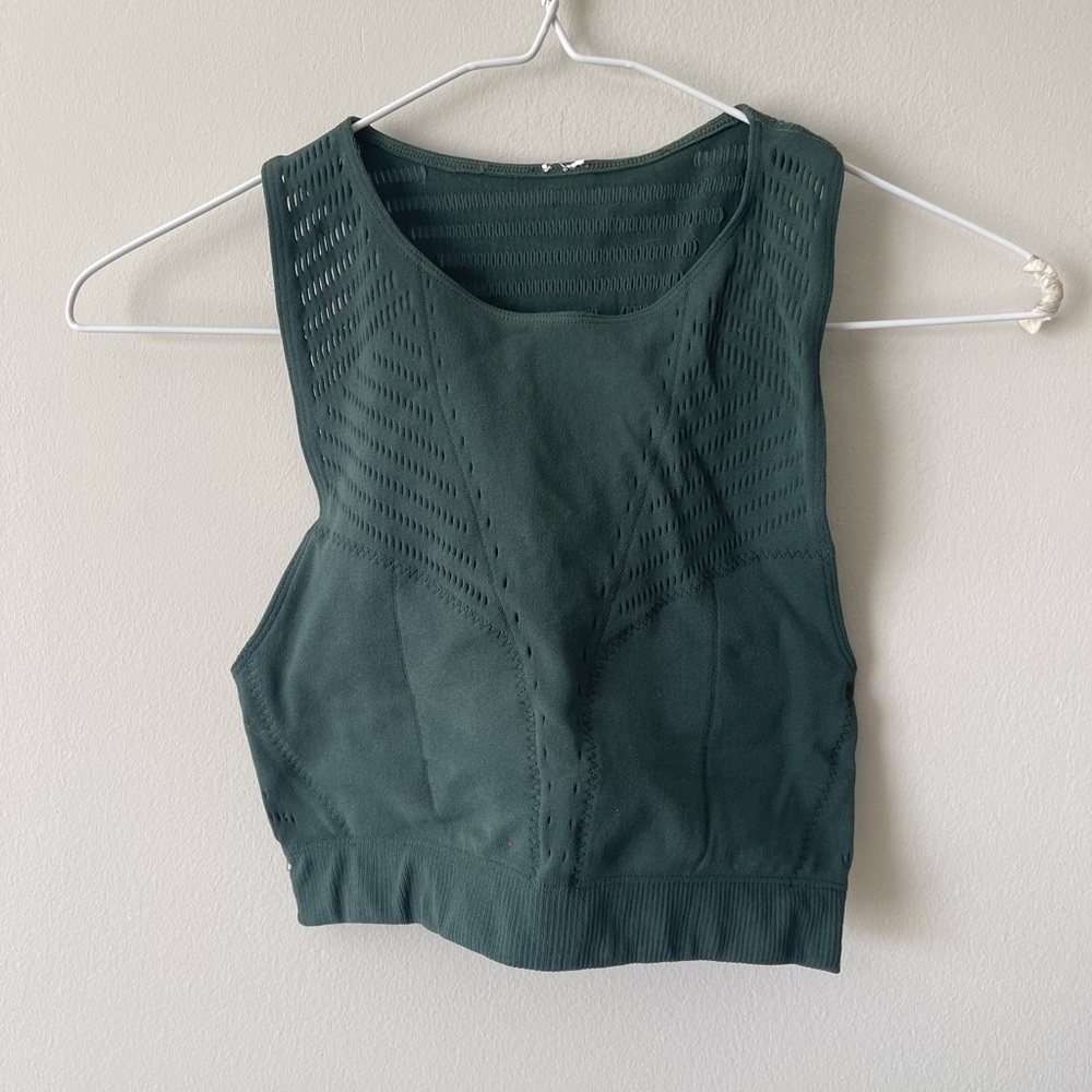 High neck sports bra